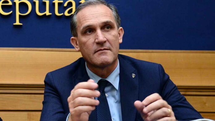 Sen. Roberto Menia reformas para el voto y la ciudadanía de los italianos en el mundo