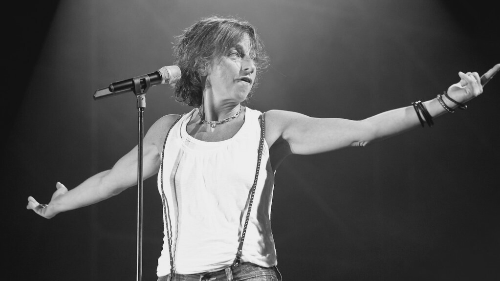 Gianna Nannini cantando en los años 80, figura icónica del pop italiano y del Italo Disco